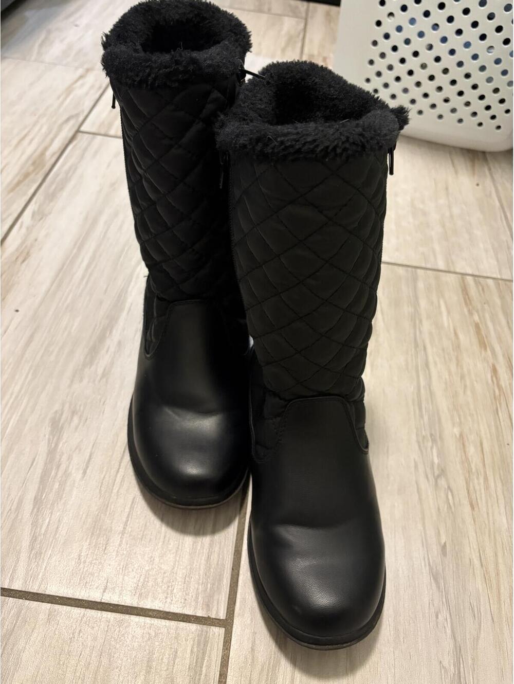 Weatherproof Black Winter Boots with Faux Fur Lining Size 9
